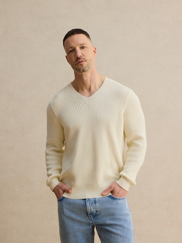 DAN FOX APPAREL Pulover 'Marlon' | bela barva: sprednja stran