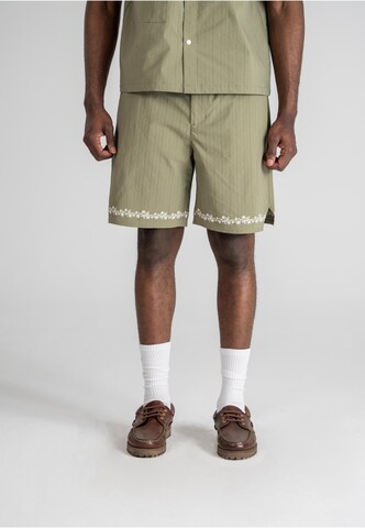 Prohibited Loosefit Broek in Groen: voorkant