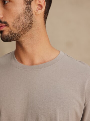 DAN FOX APPAREL T-Shirt 'Cem' in Grau