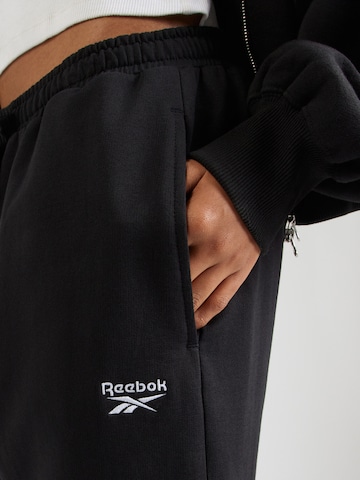 Effilé Pantalon Reebok en noir