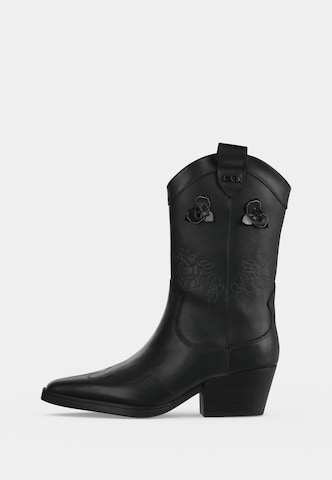 Cizme de cowboy de la Karl Lagerfeld pe negru: față
