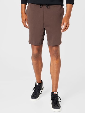 ruda Nike Sportswear Kelnės: priekis