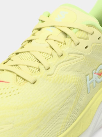 Chaussure de course 'ARAHI 8' HOKA en jaune