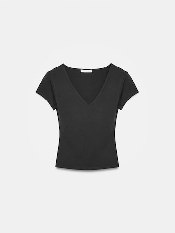 Dilvin Top in Black: front
