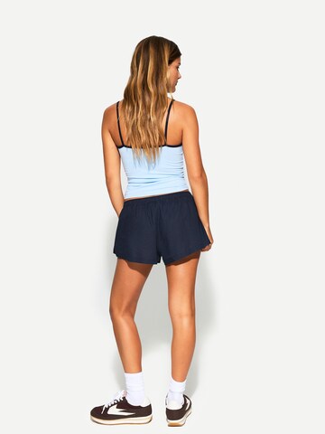 Bershka Normální Kalhoty – modrá