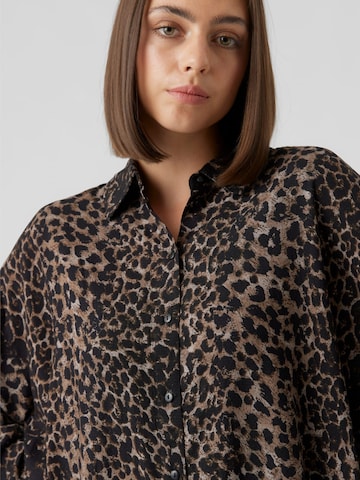 VERO MODA Blouse 'Kittie' in Bruin