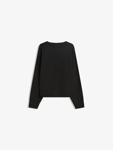 Pulover de la Bershka pe negru