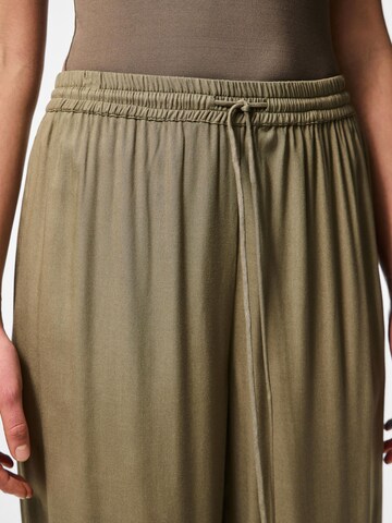 Wide leg Pantaloni 'PCNya' di PIECES in verde