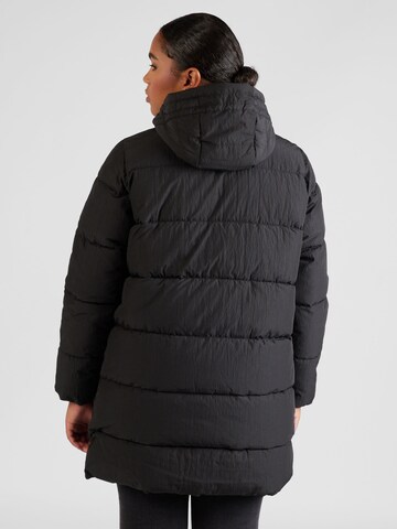 Manteau d’hiver 'Dolly' ONLY Carmakoma en noir