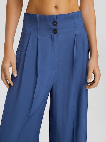 Wide leg Pantaloni cutați de la Bershka pe albastru