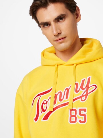 Sweat-shirt Tommy Jeans en jaune