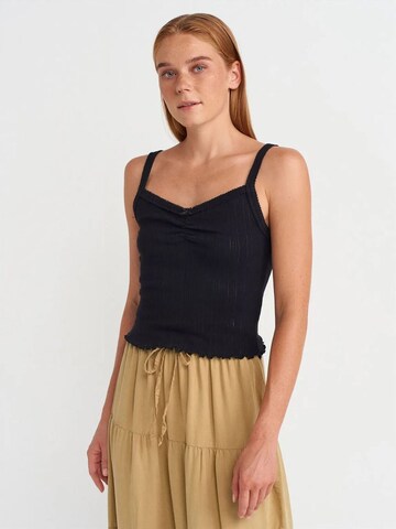Dilvin Top in Black: front
