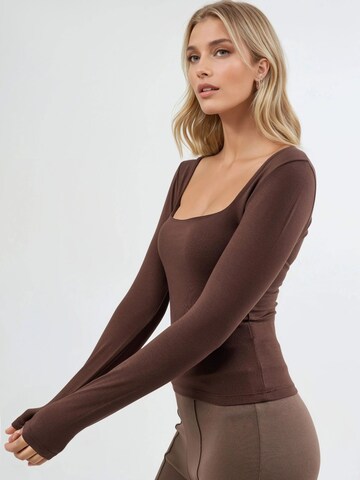 Busem Shirt in Brown