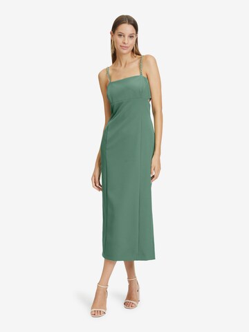 Robe de soirée Vera Mont en vert : devant