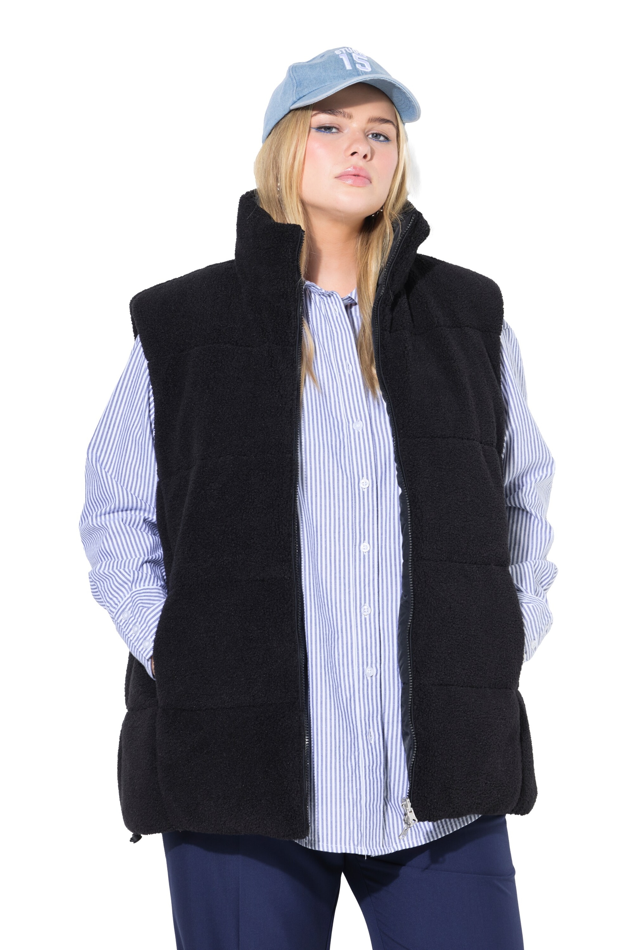 Studio Untold Vest in Black: front