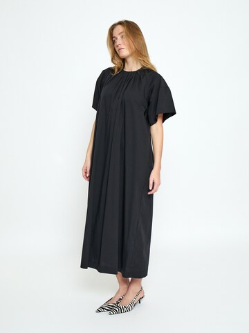 Peppercorn Mekko 'Otana' värissä musta