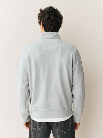 pilka Next Megztinis be užsegimo