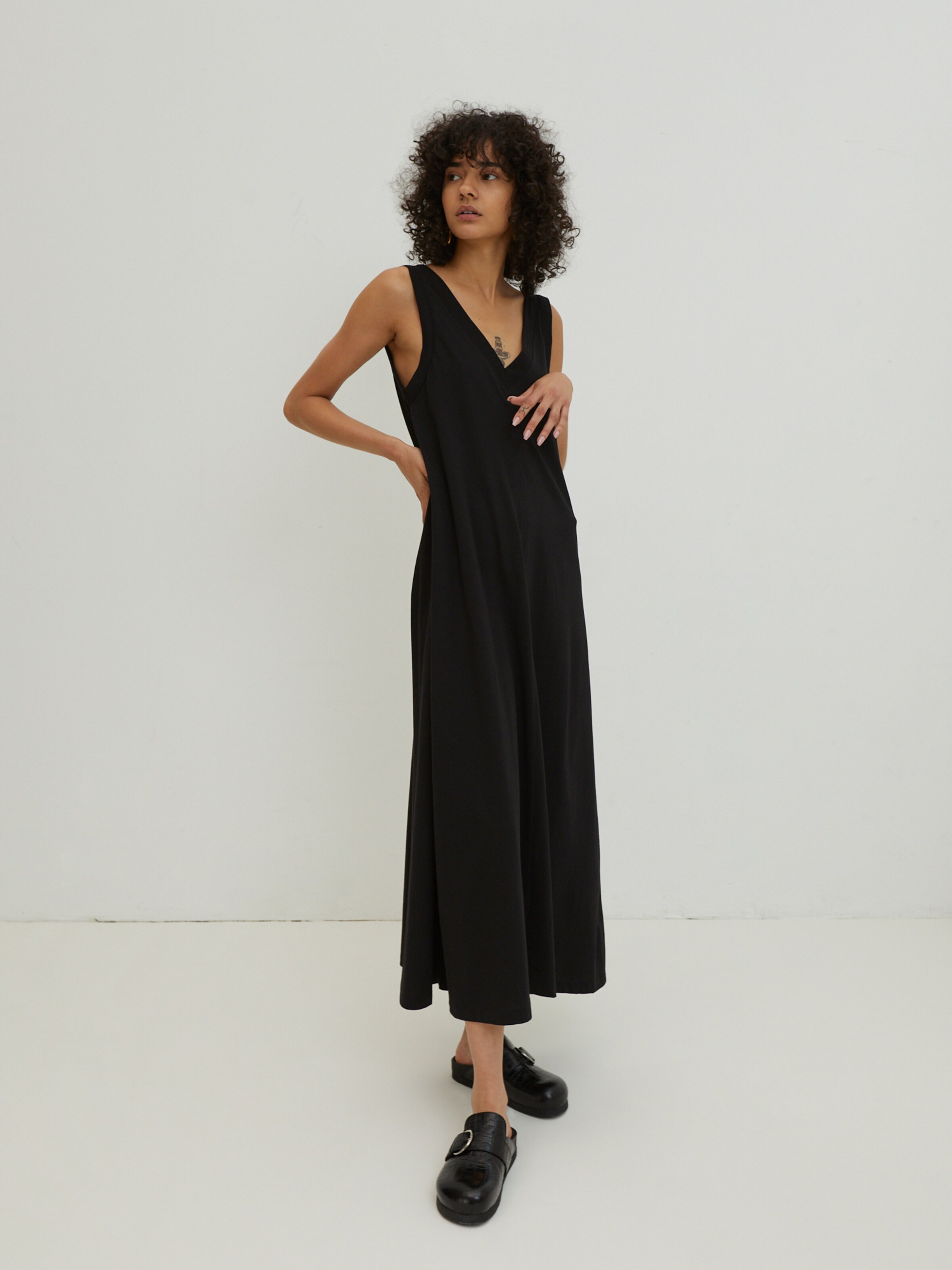 Frauen Kleider EDITED Kleid 'Henley' in Schwarz - RB33316 Frauen Kleider EDITED Kleid 'Henley' in Schwarz - RB33316