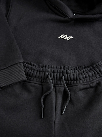 Set Next en noir