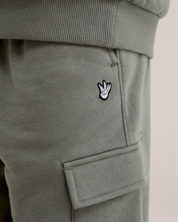 WE Fashion Regular Trousers in Green