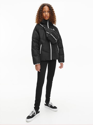 Calvin Klein Jeans Jacke in Schwarz