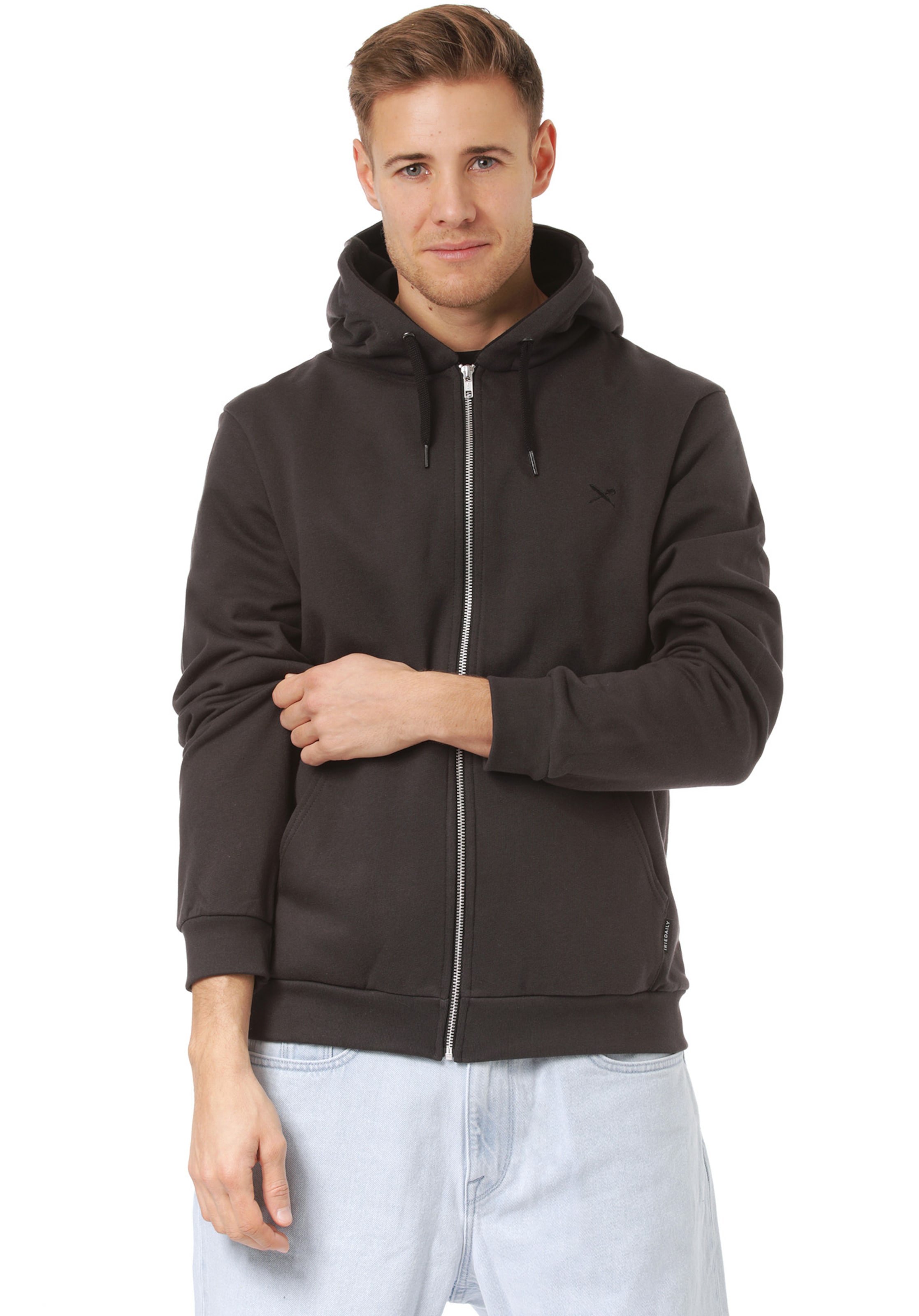 Iriedaily Jopa na zadrgo 'Mini Flag 2' | črna barva: sprednja stran