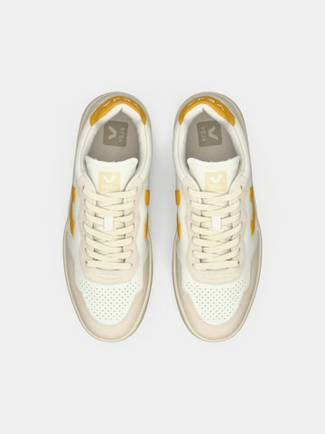 Veja Sneakers laag 'V-90' in Wit