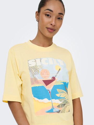 ONLY - Camiseta 'ONLVEGA' en amarillo