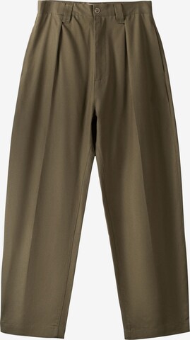 Bershka Loose fit Pleat-front trousers in Green: front