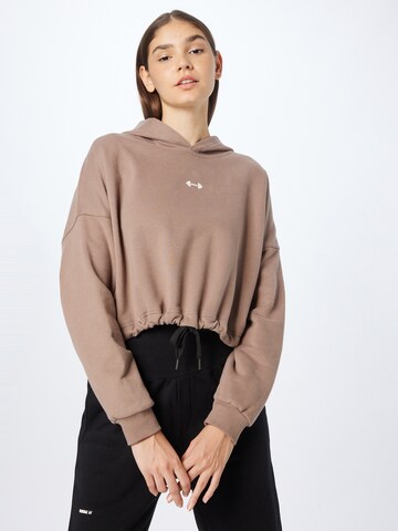 NEBBIA Athletic Sweatshirt in Brown