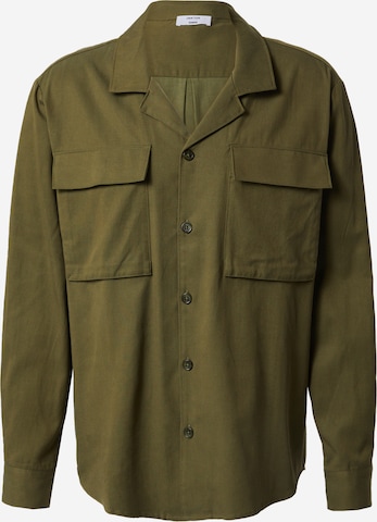 DAN FOX APPAREL جينز مريح قميص 'Jordan' بلون أخضر: الأمام