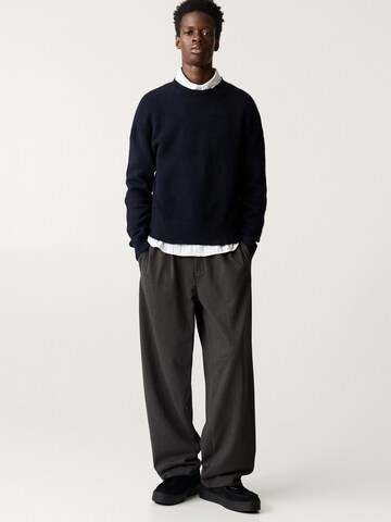 Pull&Bear Loose fit Pleat-front trousers in Grey