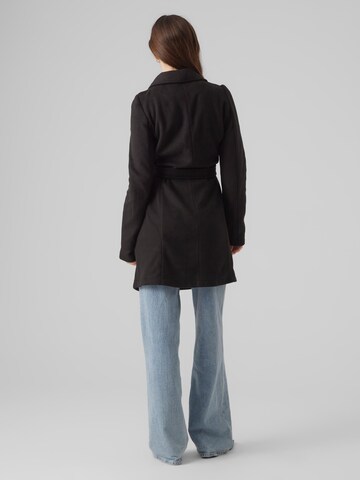 Vero Moda Tall Płaszcz przejściowy 'Dora' w kolorze czarny