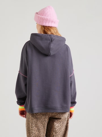 miss goodlife Sweatshirt 'Love More' in Grijs