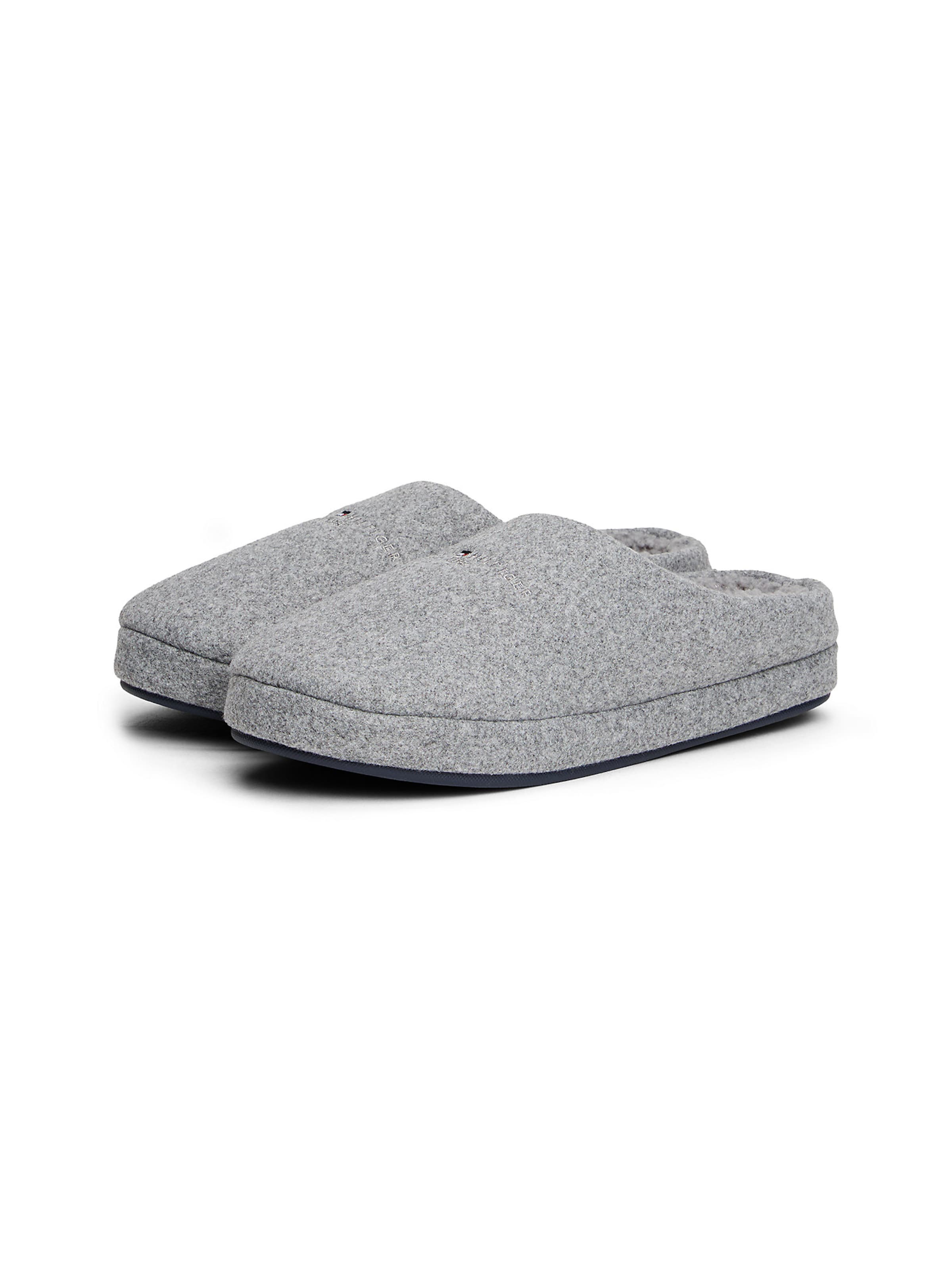 TOMMY HILFIGER Тапки в Серый