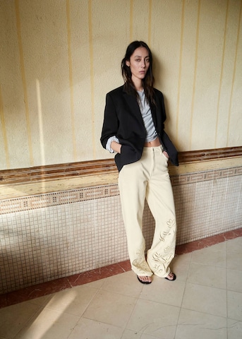 MANGO Regular Jeans in Gelb: Vorderseite