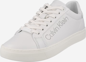 Calvin Klein حذاء رياضي بلا رقبة بـ أبيض: الأمام