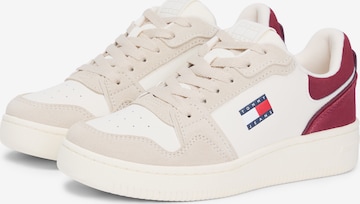 bēšs Tommy Jeans Zemie brīvā laika apavi 'TJW RETRO BASKET SNEAKER': no priekšpuses