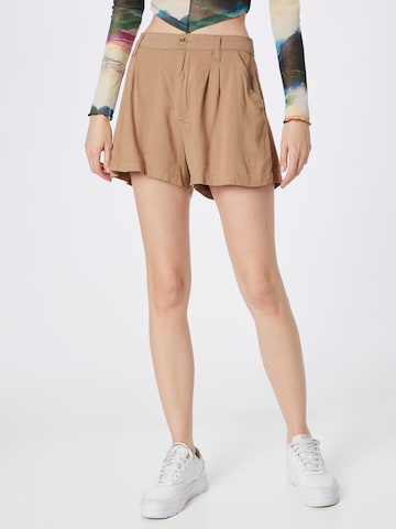 HOLLISTER Loose fit Pleat-Front Pants 'EMEA' in Brown: front