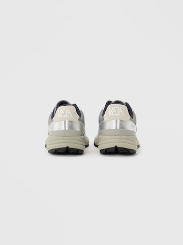 Veja Låg sneaker 'SALAR LT' i grå