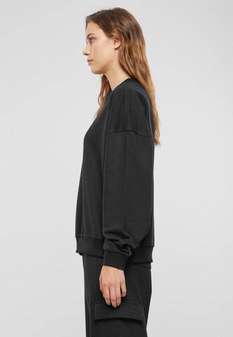 Urban Classics Свитшот в Черный