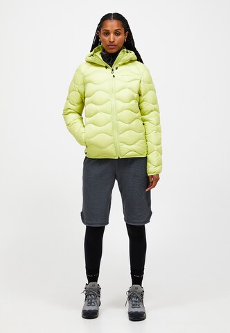 PEAK PERFORMANCE Between-Season Jacket in Green: front