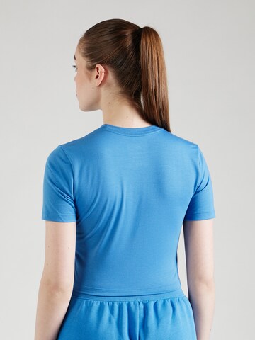 Nike Sportswear - Camiseta 'Essential' en azul