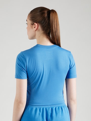 Nike Sportswear T-shirt 'Essential' i blå
