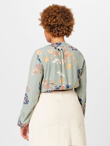 ABOUT YOU Curvy Blouse 'Flora' in Groen