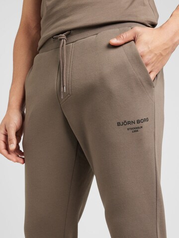 BJÖRN BORG Tapered Sporthose 'ESSENTIAL' in Braun