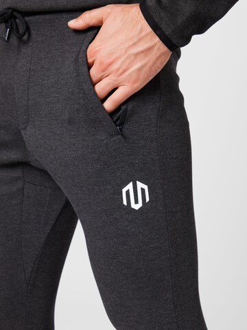 Effilé Pantalon de sport 'Sakura' MOROTAI en gris