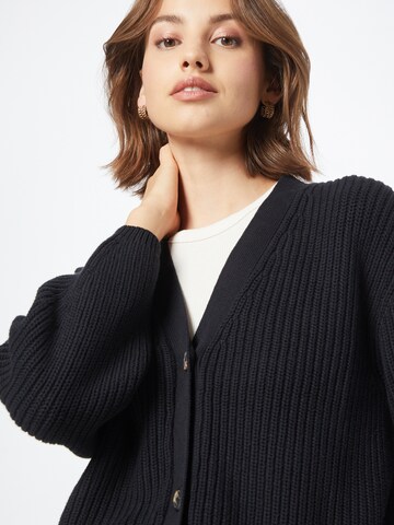 Cardigan 'Sana' ABOUT YOU en noir