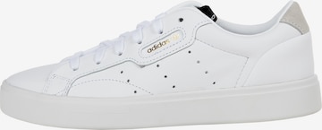 ADIDAS ORIGINALS Låg sneaker 'Sleek' i vit