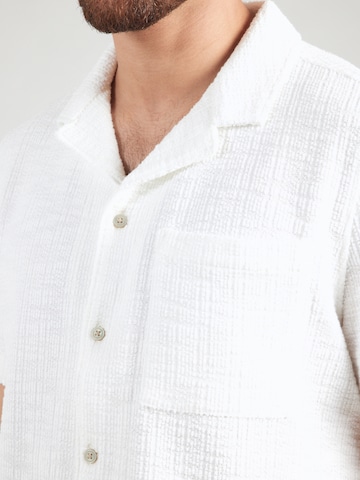 Coupe regular Chemise s.Oliver en blanc